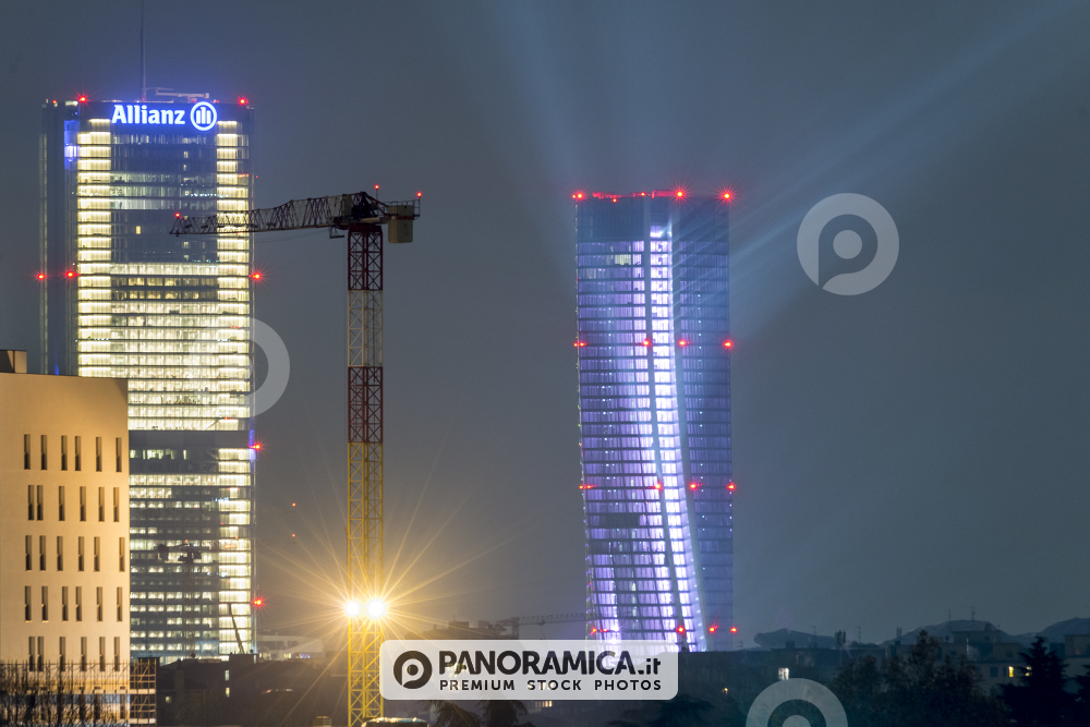 Illuminazione della Torre Hadid per inaugurazione Shopping District