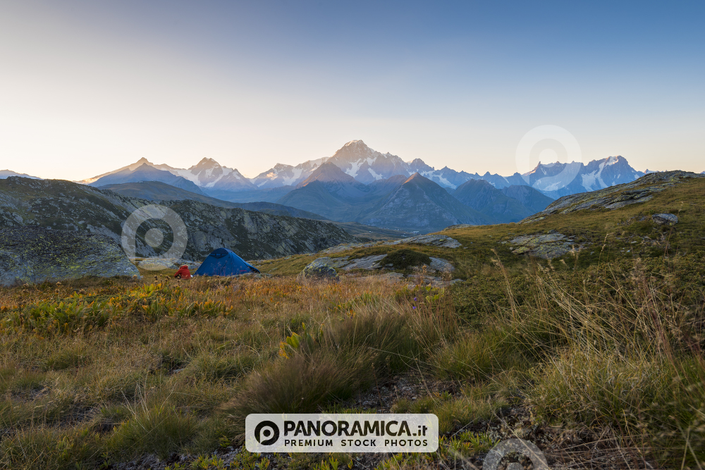 In tenda nel Vallone di Belle Combe, Valle de La Thuile, Valle d'Aosta