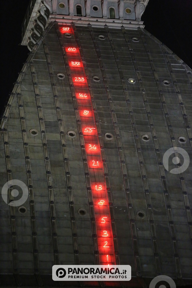 La sequenza di Fibonacci sulla Mole Antonelliana