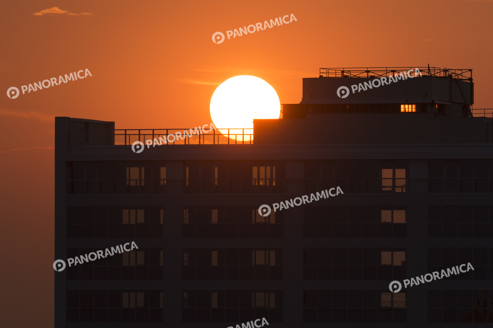 La Torre ex Unilever al tramonto