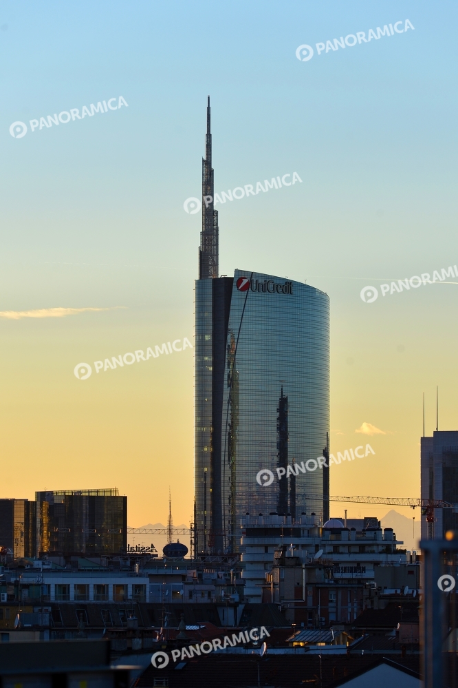 La Torre Unicredit al tramonto