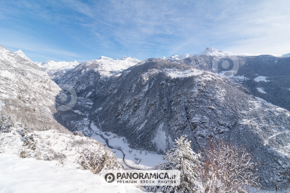 La valle del Cervino innevata