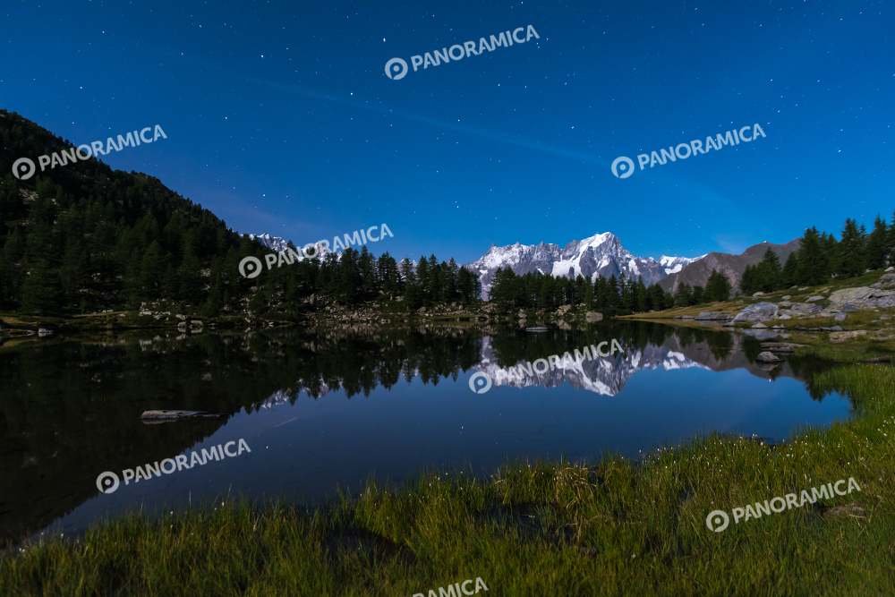 Lago d'Arpy di notte