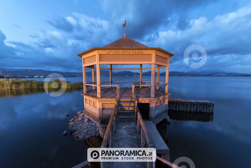 Lago di Massaciuccoli di sera