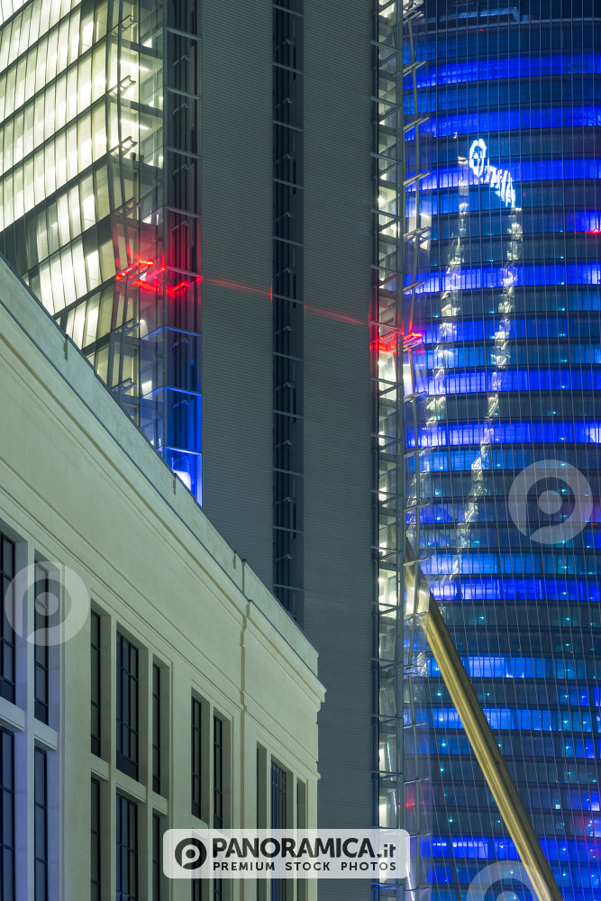 Laser Show per inaugurazione CityLife Shopping District