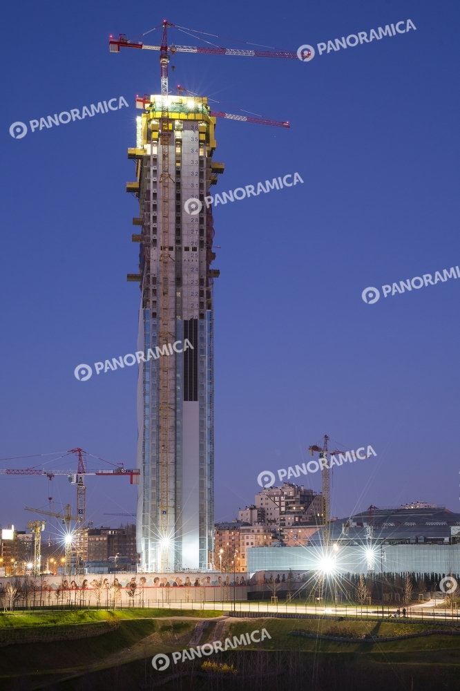 Lato sud della Torre Isozaki