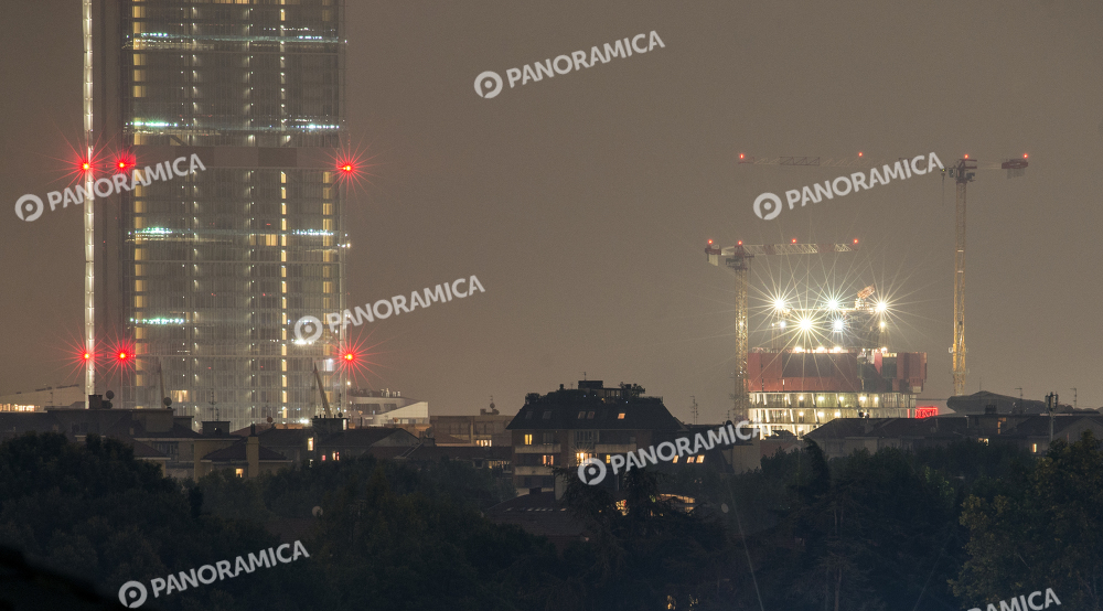 Le luci del cantiere della Torre Hadid