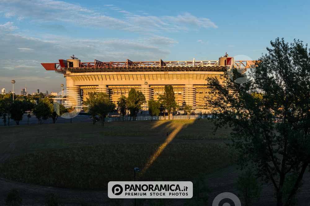 Lo Stadio Giuseppe Meazza al tramonto