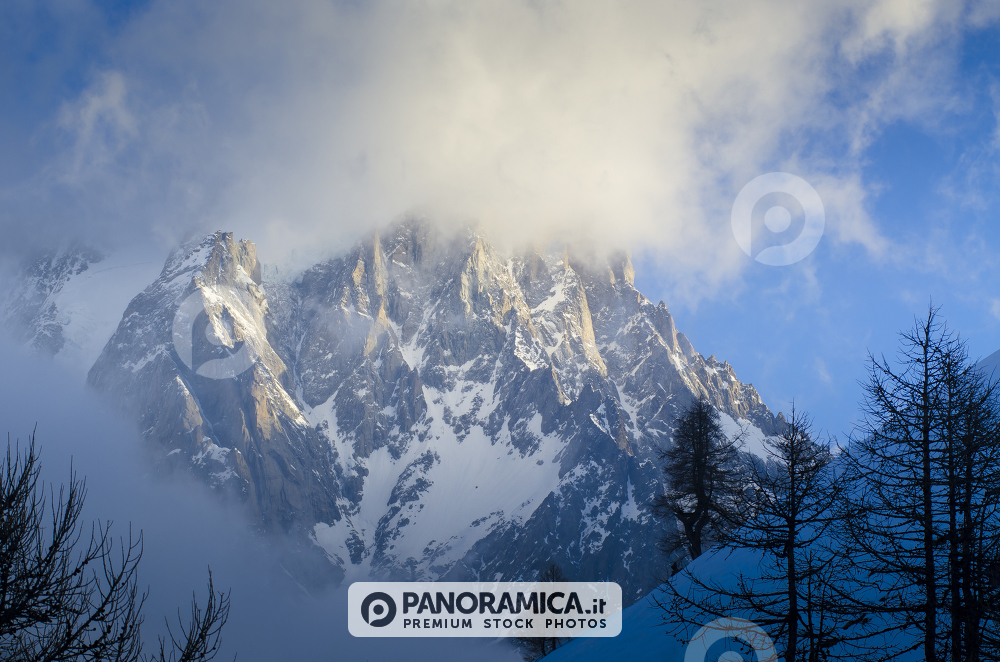 Luce dell'alba sulla Aiguille Rouge de Rochefort, Val Ferret, Valle d'Aosta