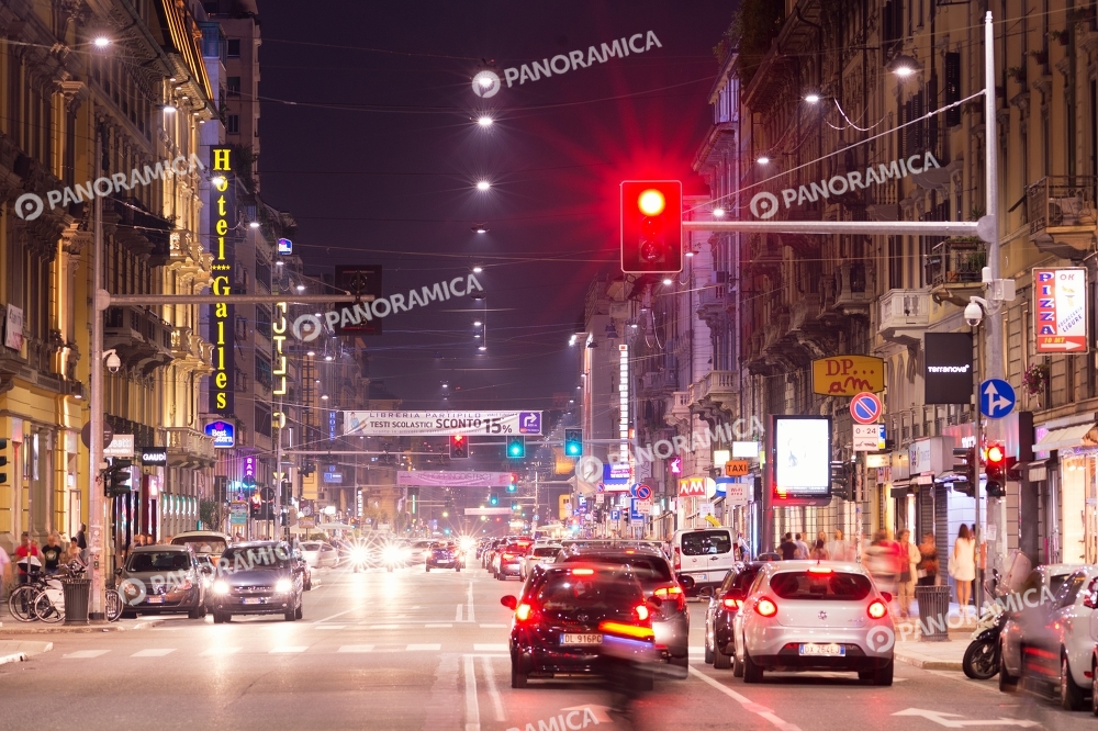 Luci e traffico in Corso Buenos Aires