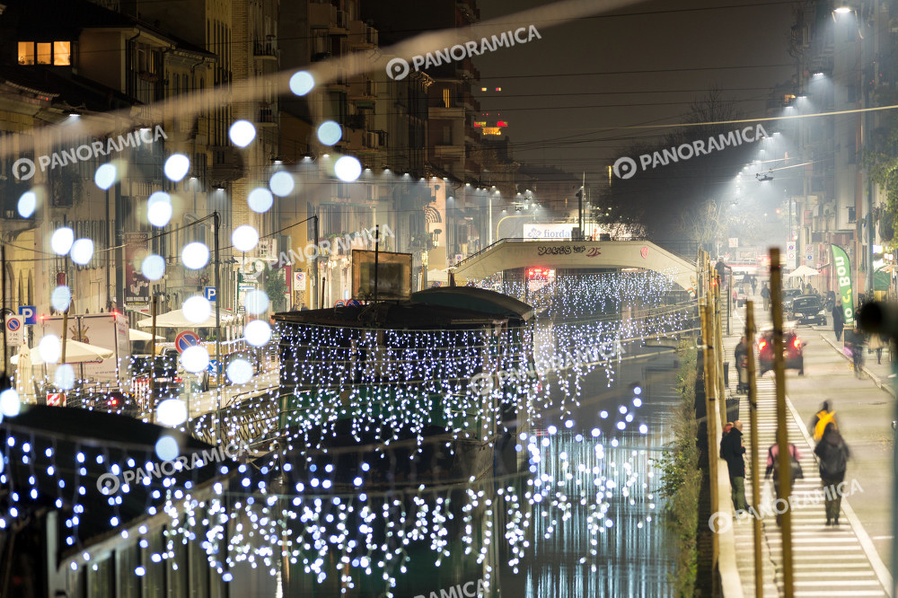 Luminarie di Natale sul Naviglio Pavese