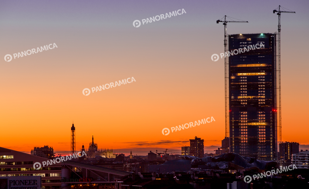 Milano, Sunset con cielo arancione