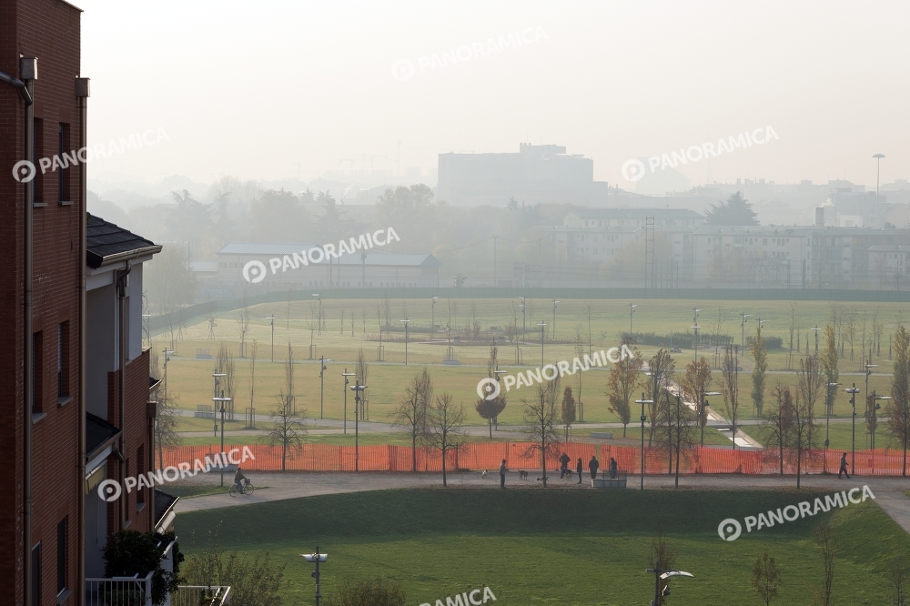 Nebbia in Parco Franco Verga e cantieri quasi ultimati del parco