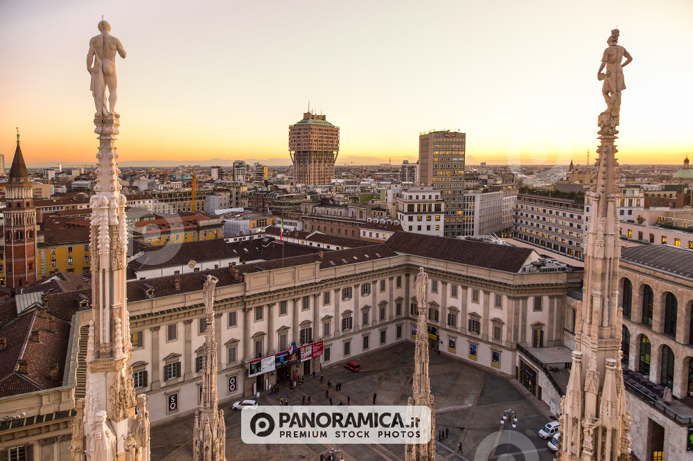 Palazzo reale e Torre Velasca dal Duomo