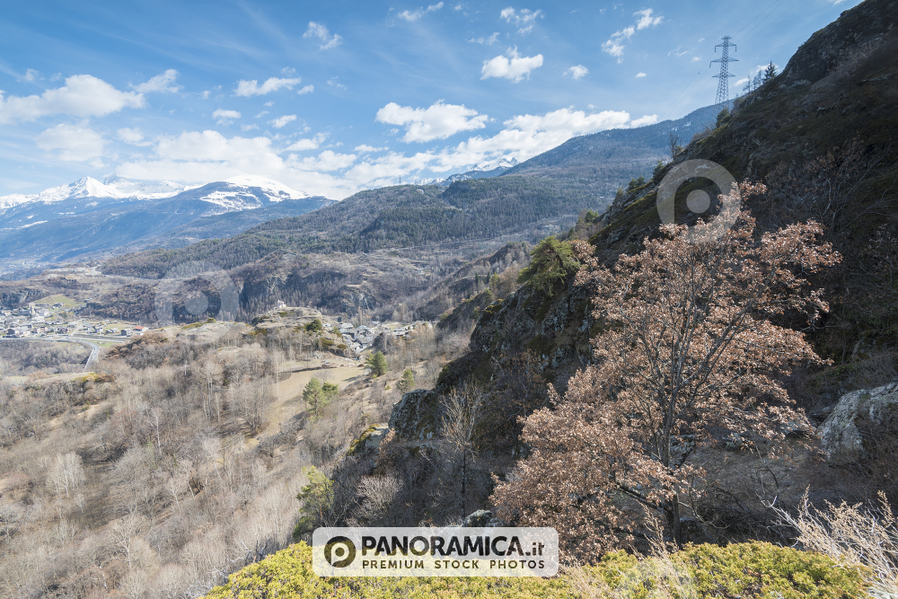 Panorama verso Arvier, dalla mulattiera per Runaz, Valdigne, Valle d'Aosta