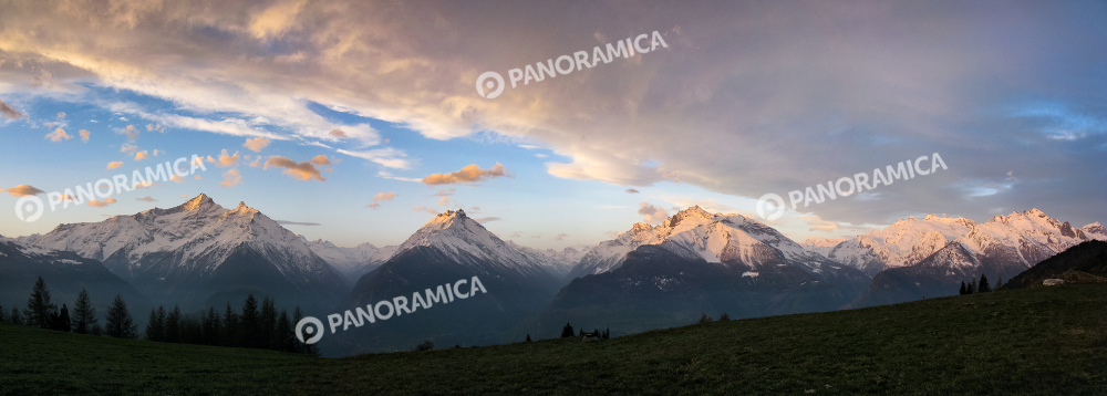 Panoramica all'alba da Vetan, dalla Grivola al Rutor