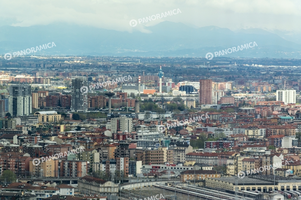 Panoramica del quartiere Adriano e le Alpi
