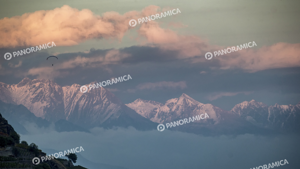 Parapendio al tramonto