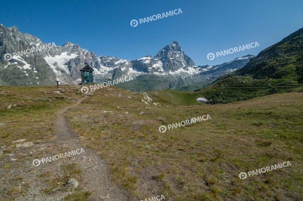 Piccolo santuario al cospetto del Cervino