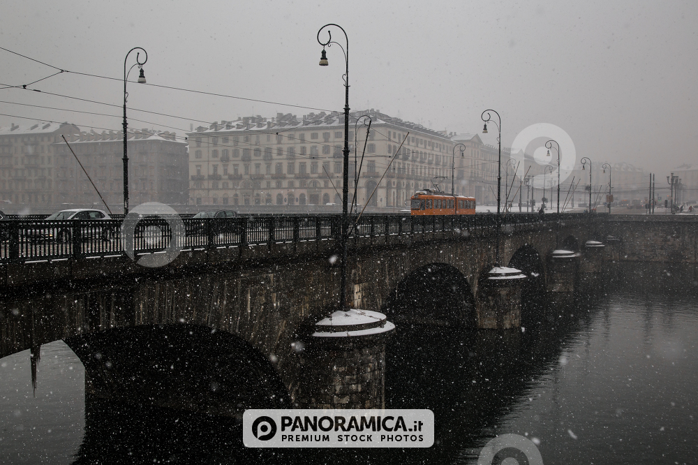 Ponte della Gran Madre sotto la neve