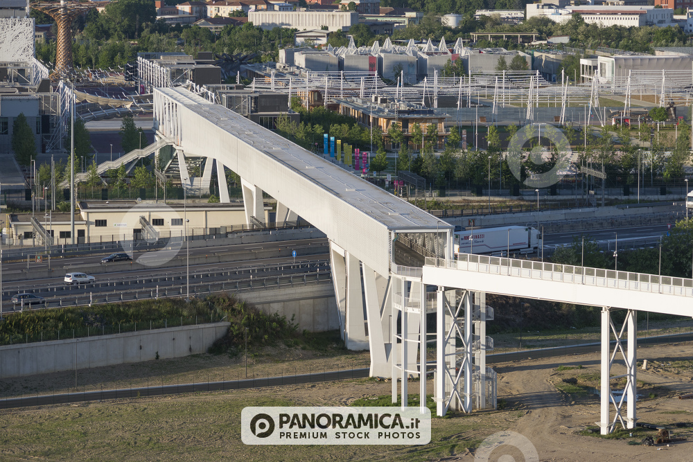 Ponte pedonale di Cascina Merlata per ingresso Expo
