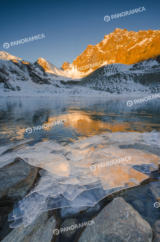 Prime gelate al Lac Golettaz, Val di Rhêmes 