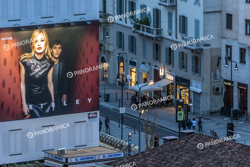 Pubblicità Sisley in Corso Como