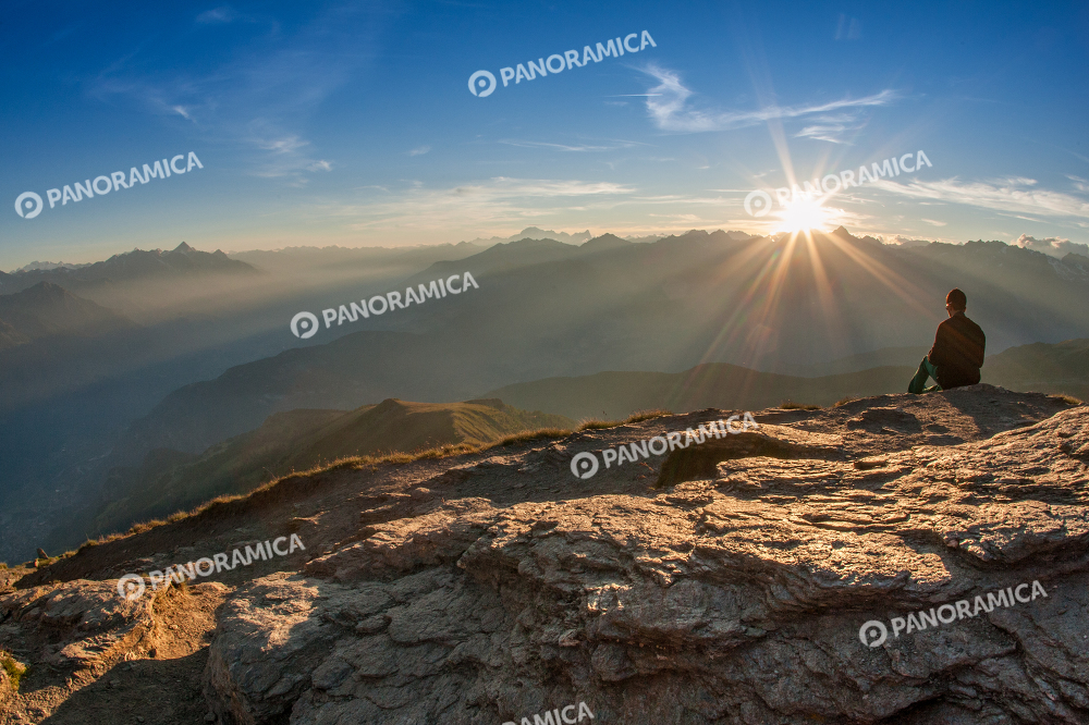 Ragazzo al tramonto sul Monte Zerbion
