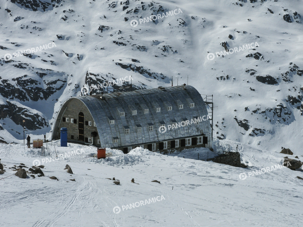 Rifugio Vittorio Emanuele II, inverno