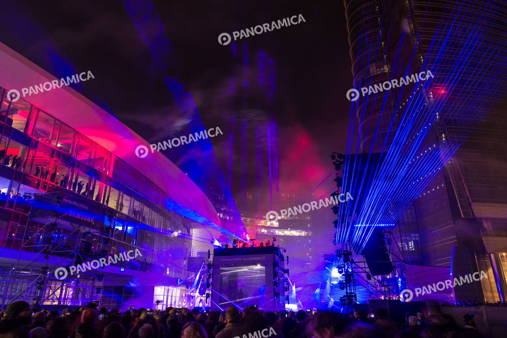 Samsung Galaxy S7 Show in Piazza Gae Aulenti