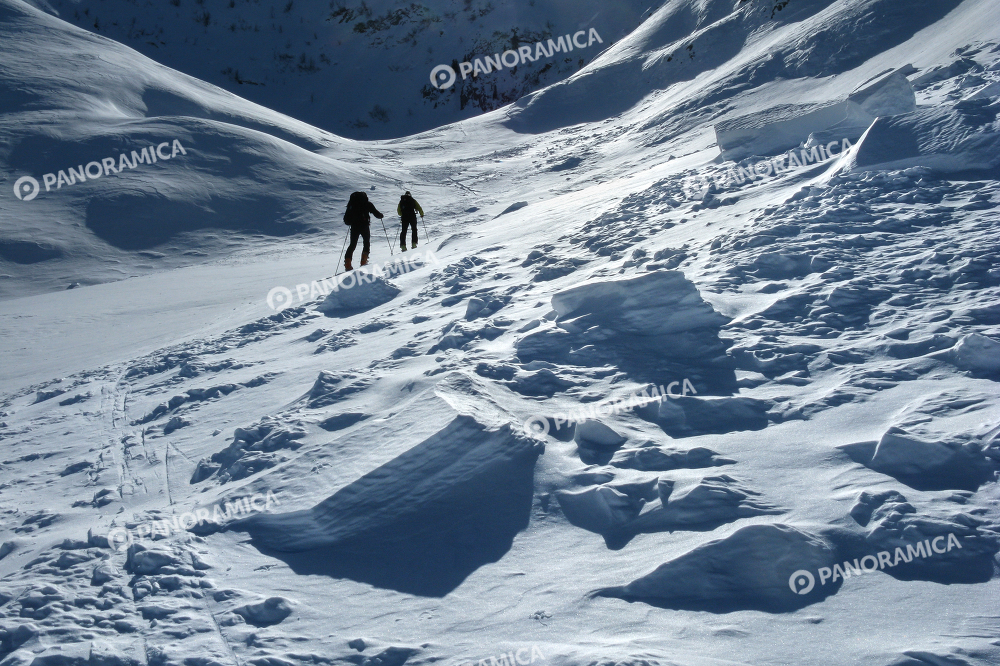 Scialpinismo: scialpinisti e valanga