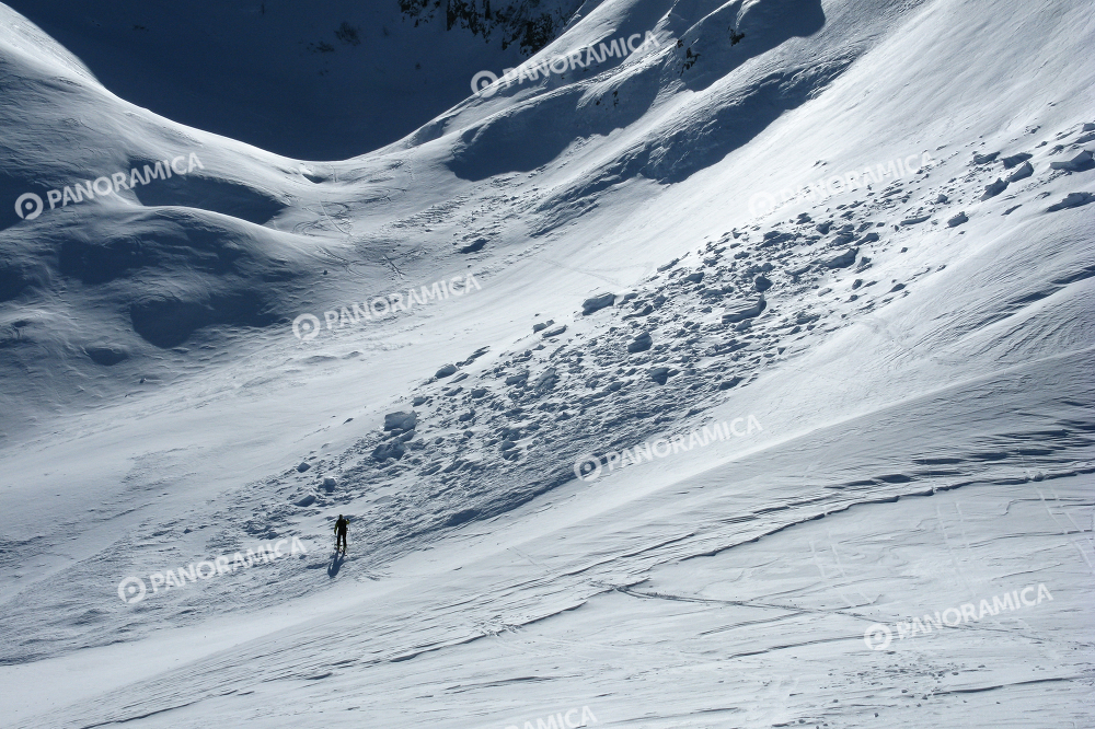 Scialpinista sulla valanga