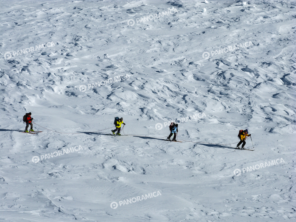 Scialpinisti in cordata