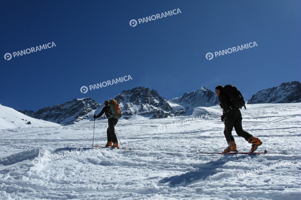 Scialpinisti verso il Rifugio Chabod