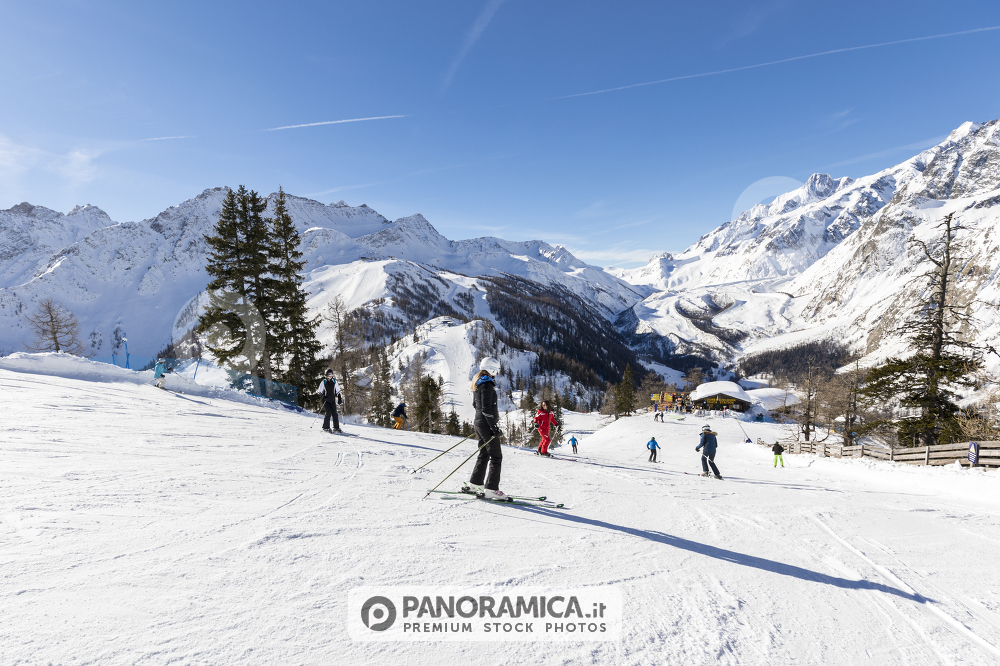 Sciatori sulle piste di Courmayeur