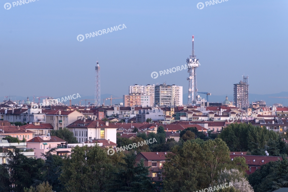 Sempione 33, Torre RAI e condominio di Via Revere