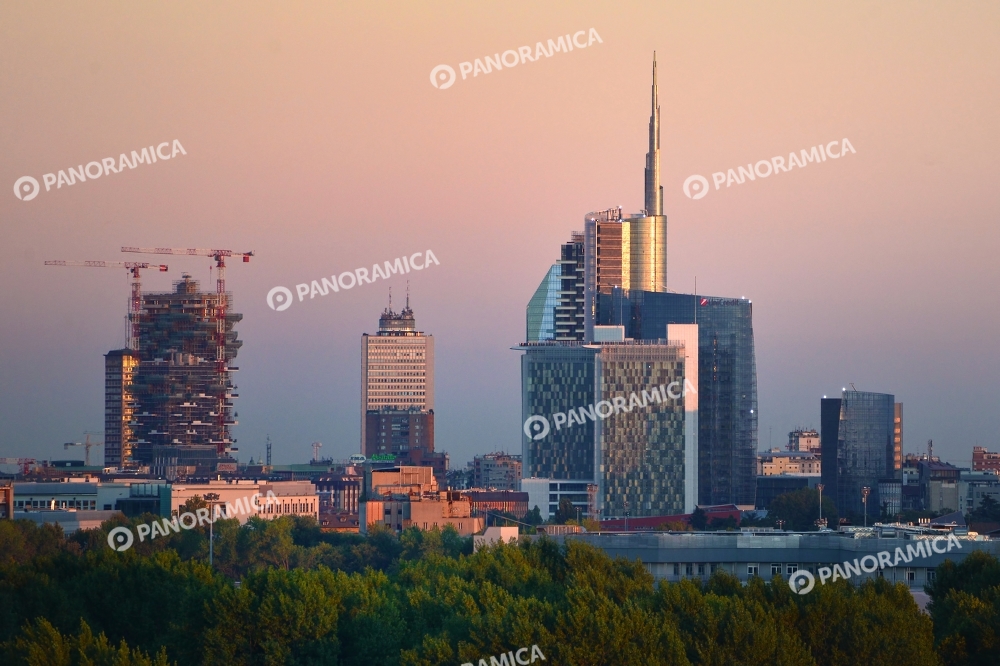 Skyline di Milano al tramonto