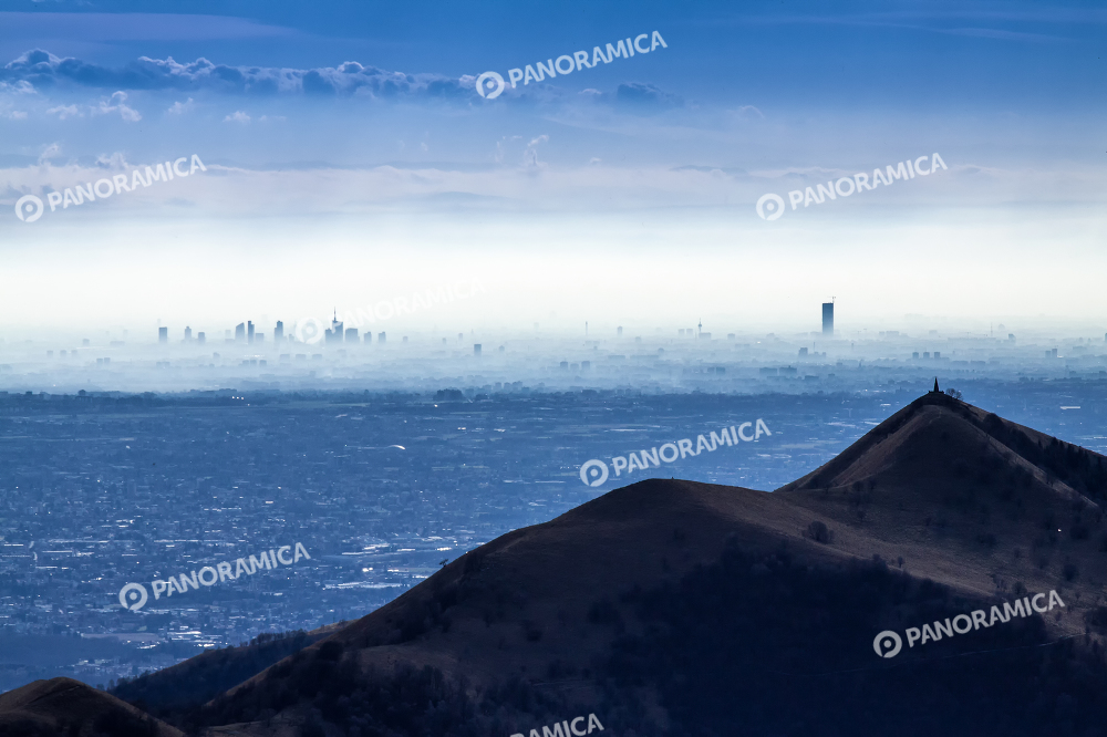 Skyline di Milano dal Monte San Primo