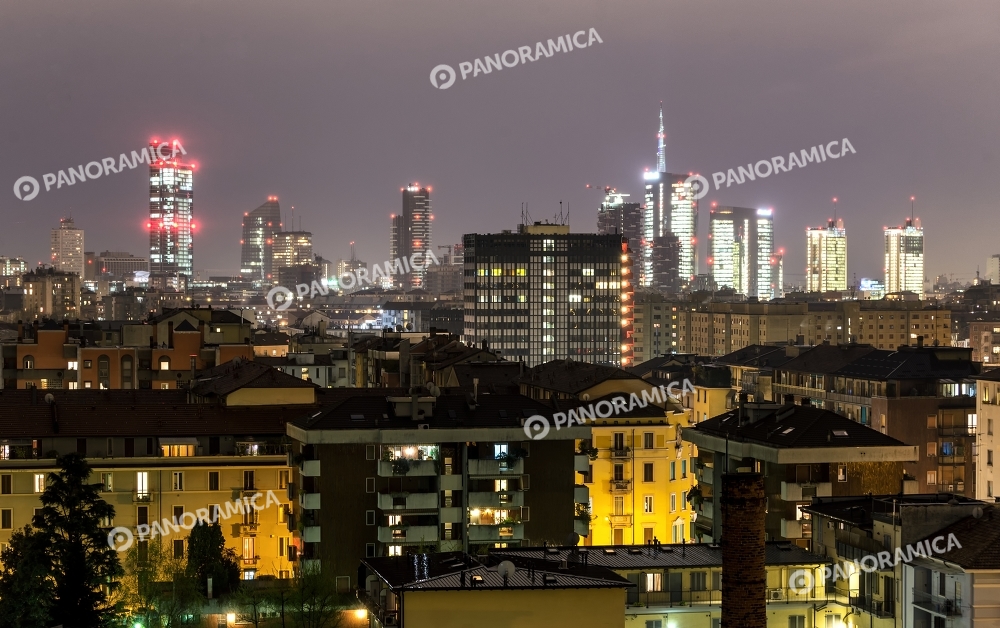 Skyline notturno di Milano