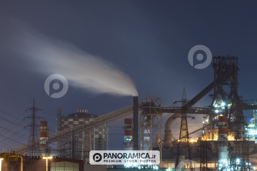 Stabilimenti ILVA di notte