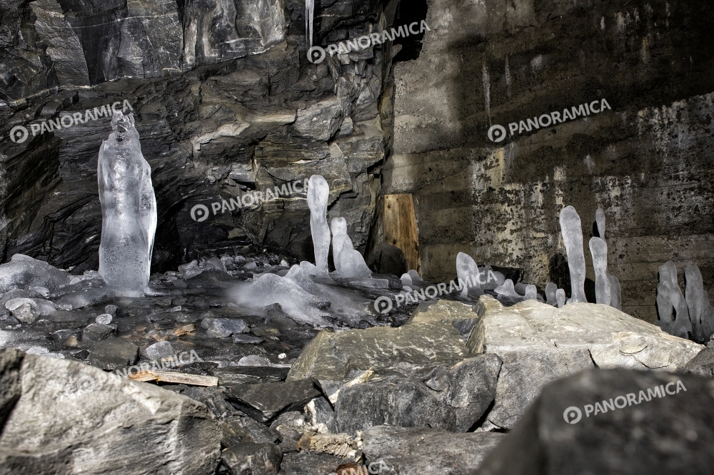 Stalagmiti nella fortezza abbandonata
