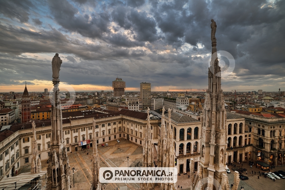 Temporale sul Palazzo Reale