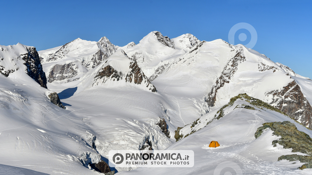 Tenda sui ghiacciai del Monte Rosa 