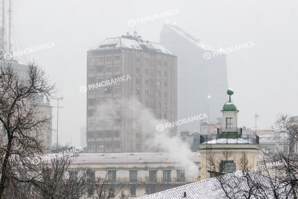Torre di Palazzo Dugnani e tetti innevati