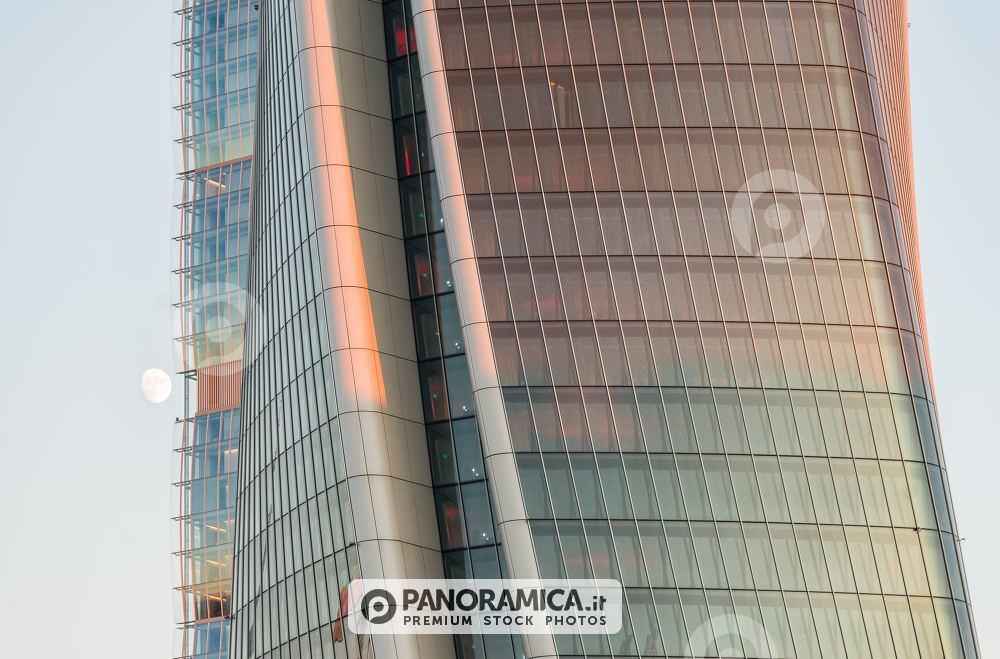 Torre Generali con luna