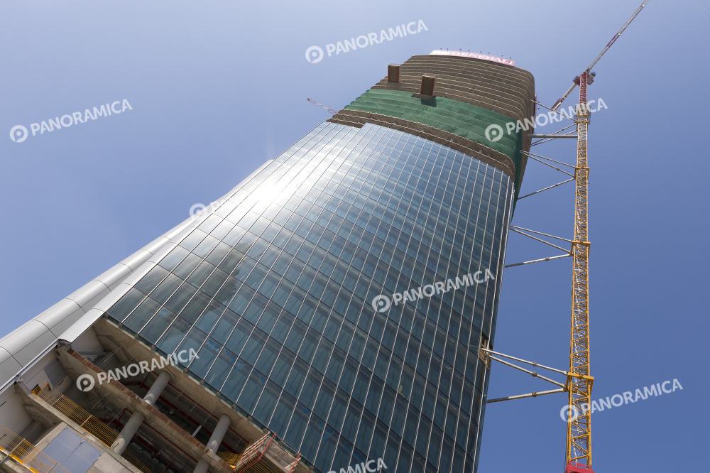 Torre Hadid in fase di cladding