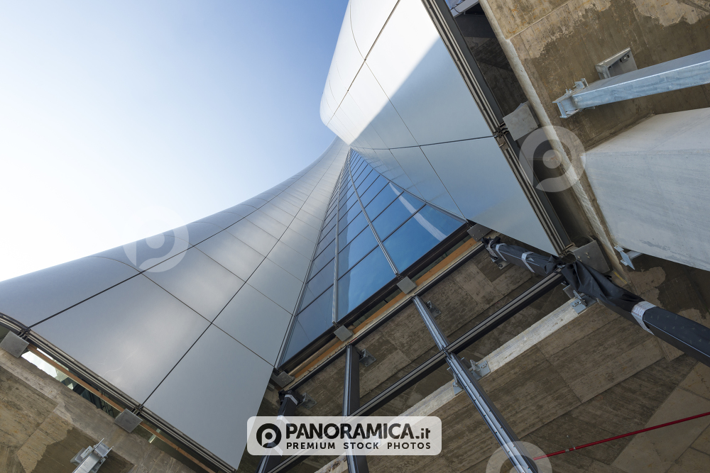 Torre Hadid, ultime vetrate