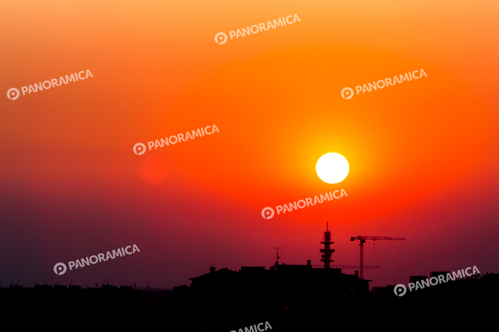 Torre Telecom di Pero al tramonto