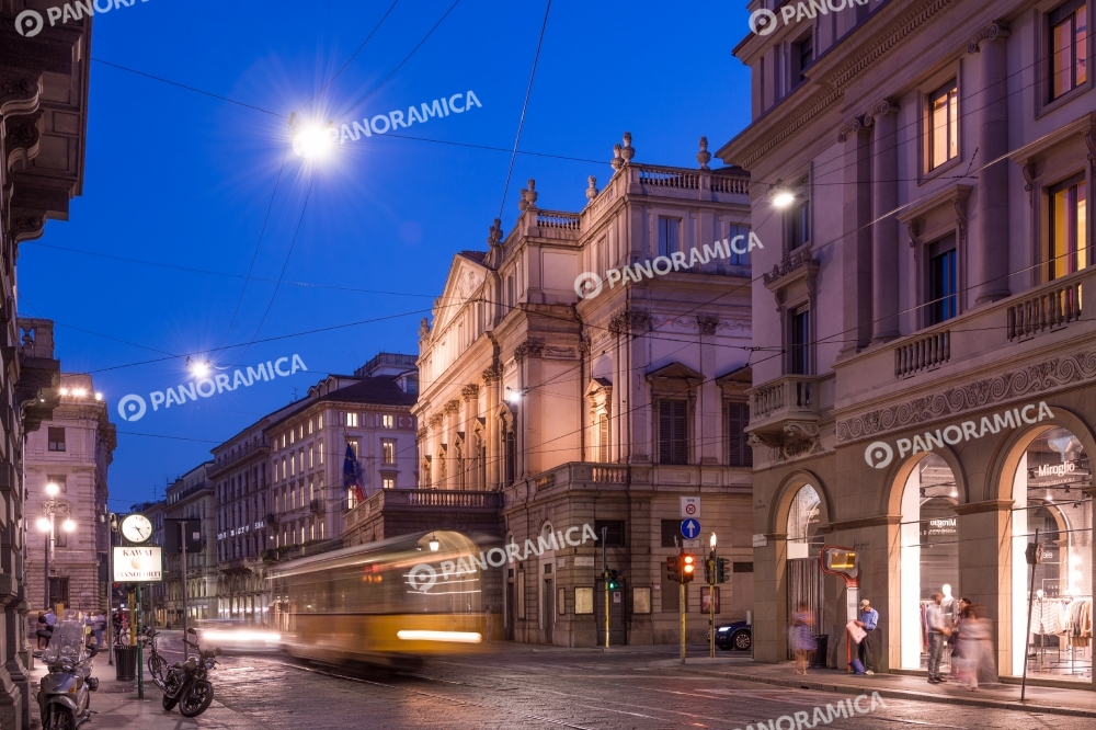Tram in Via Manzoni