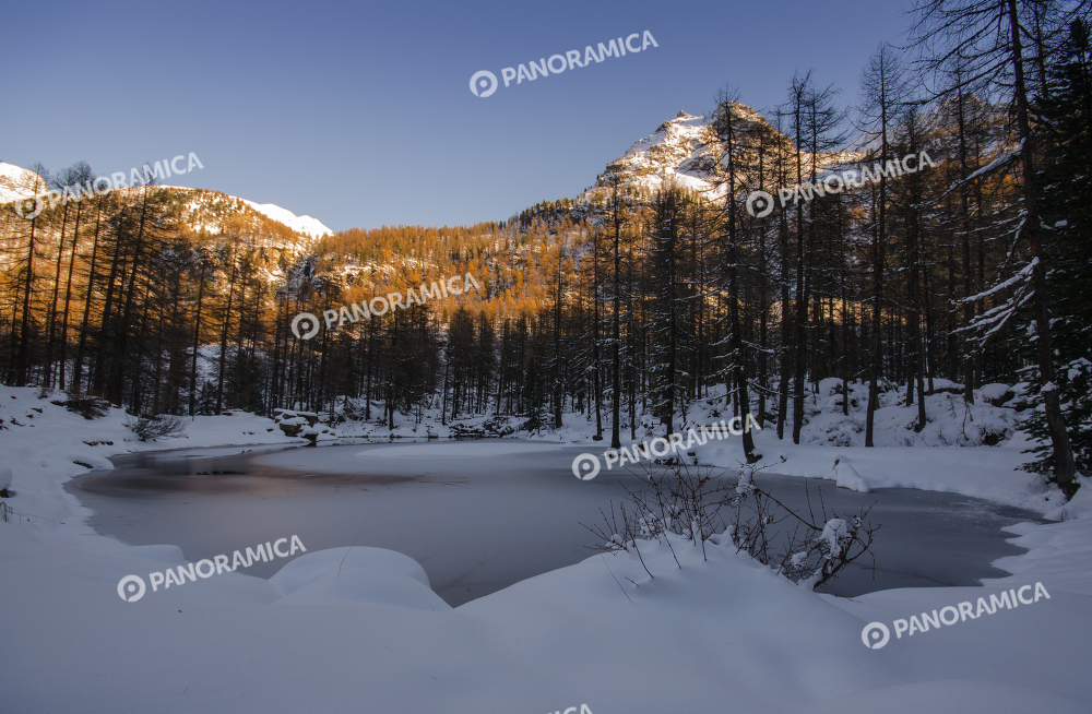 Tramont sul Lago Pellaud ghiacciato